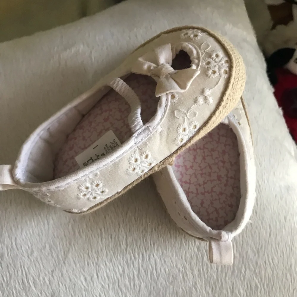 Adorable Baby Girl Bow Eyelet shoes